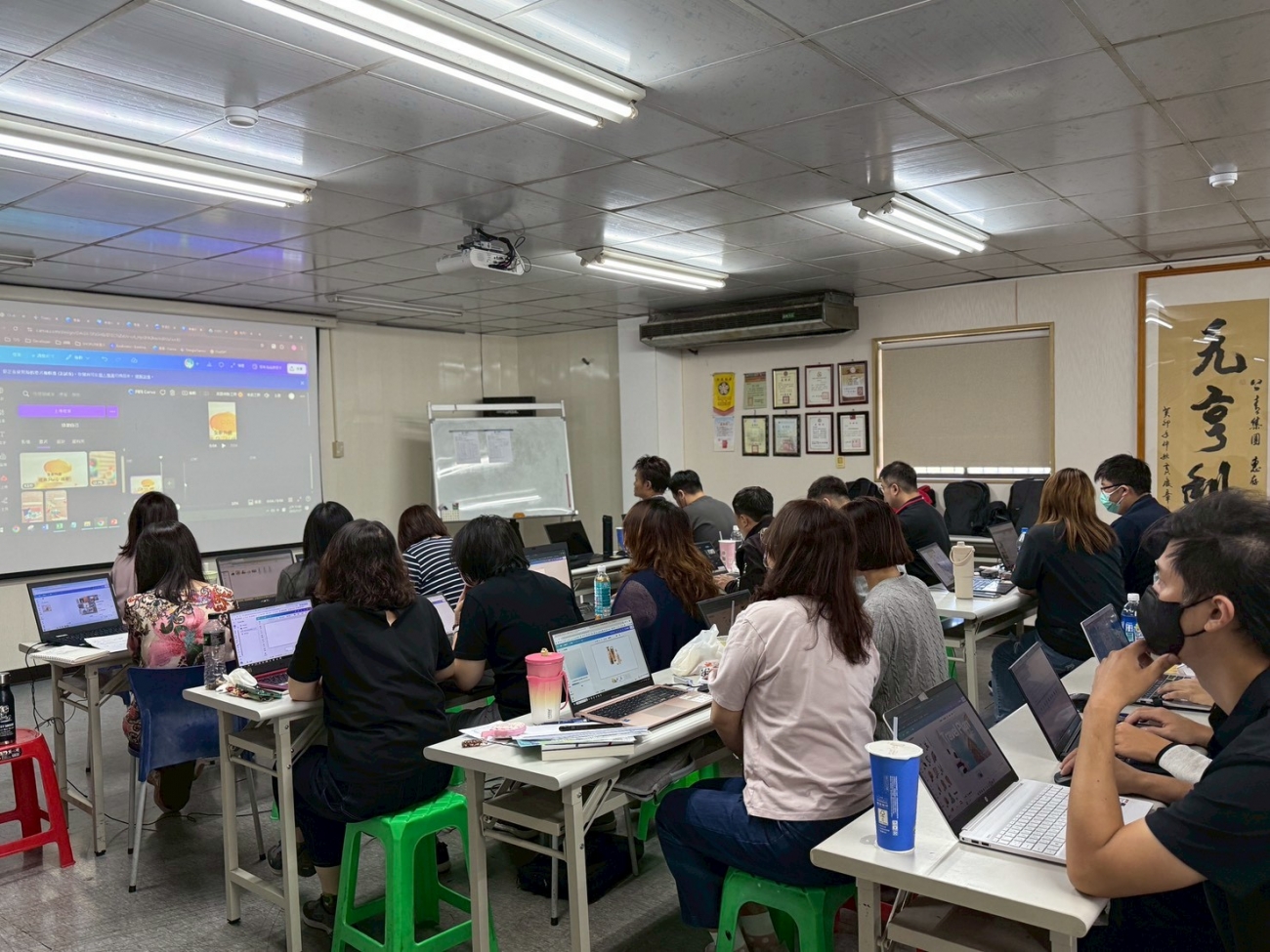 LINE_ALBUM_117 ai軟體線上課程_251114_8.jpg