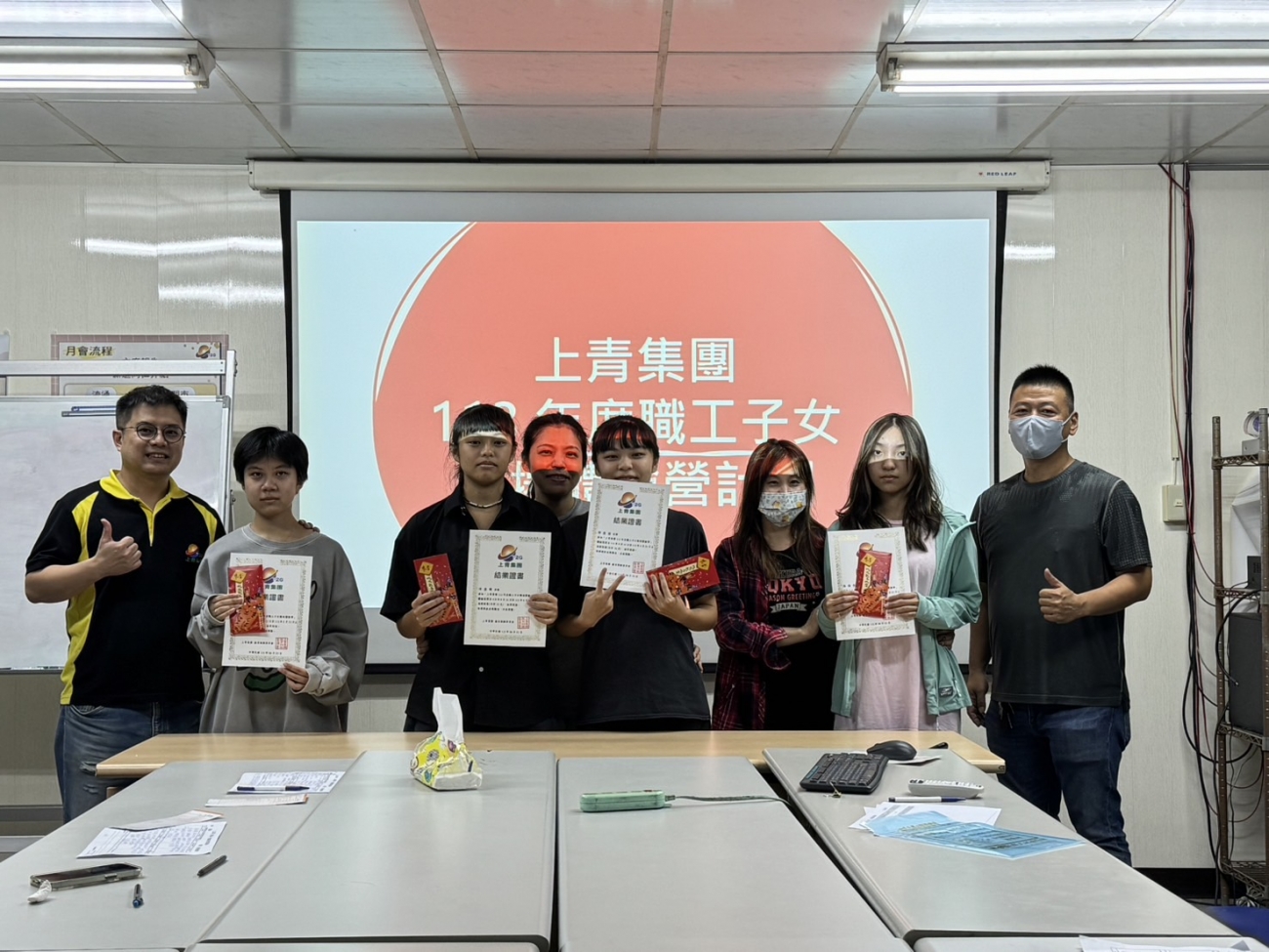 上青集團為了讓職工子女在學期間能夠體驗職場環境，
並且透過自食其力獲得工作報酬之外，
更能累積職涯歷練經驗，
為未來進入職場增加能量。

主要是依職場體驗計畫提供機會，
預期效益是希望藉由健全的體驗機制，
使職工子女青年在就學階段可以體勞動市場，
培養職涯規劃之觀念。
